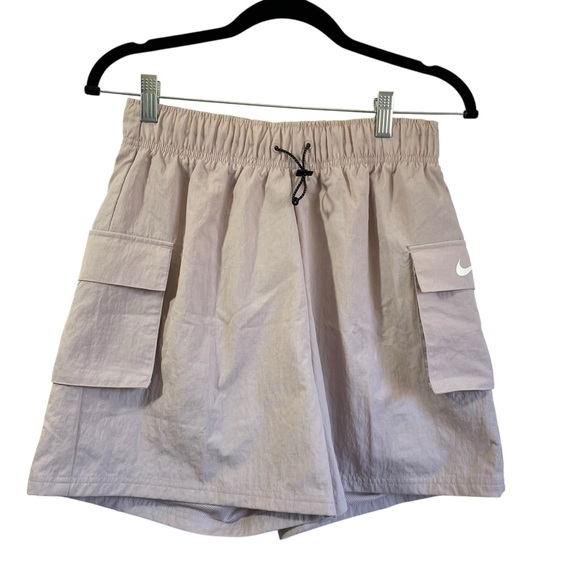 Nike Loose Fit High Rise Cargo Shorts Light Tan BIG Pockets NWT - Picture 1 of 8